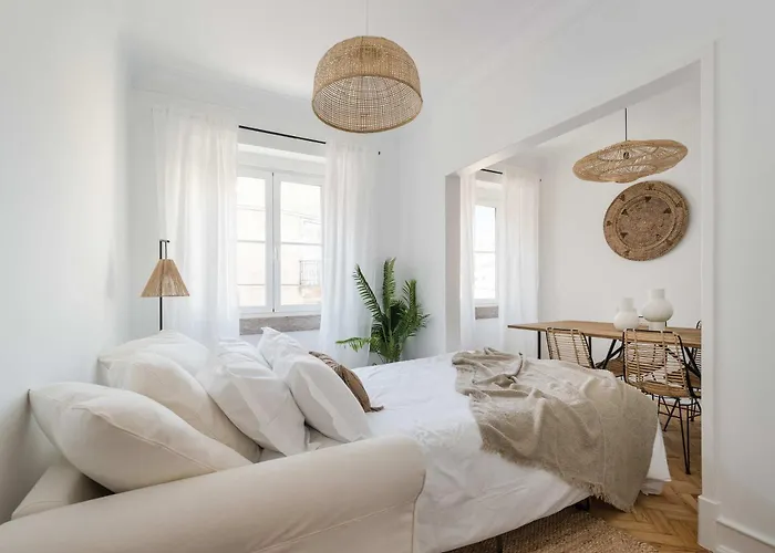 Typical 2br In Campolide Apartment