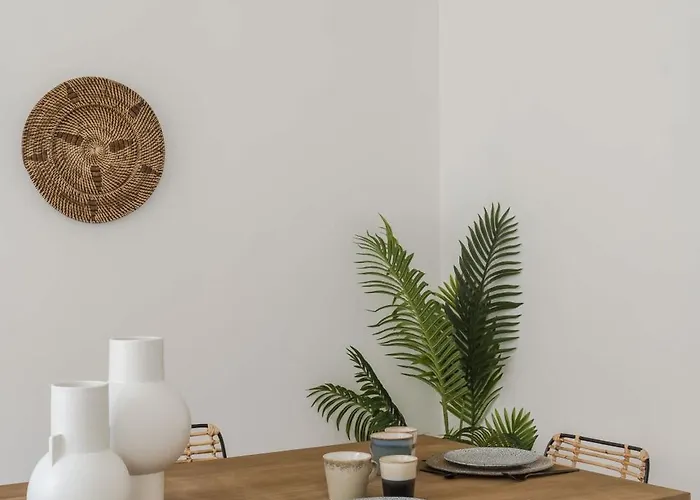 Typical 2br In Campolide Apartment