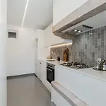 Typical 2br In Campolide * 리스본