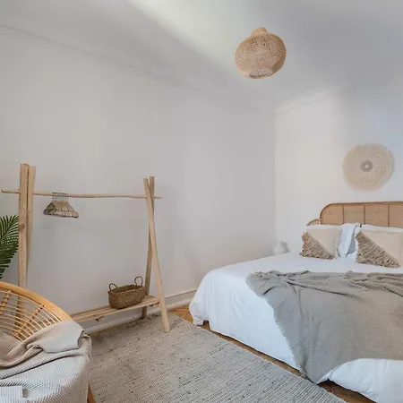 Typical 2br In Campolide Apartman *