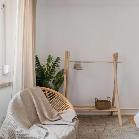 Typical 2br In Campolide Lisboa