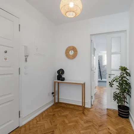 Typical 2br In Campolide Lisboa