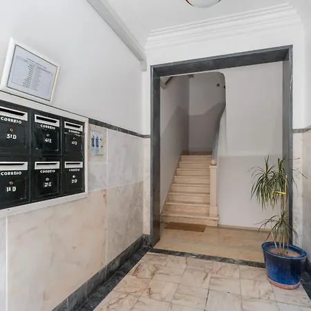 Apartment Typical 2br In Campolide