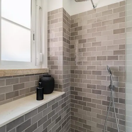 Typical 2br In Campolide *