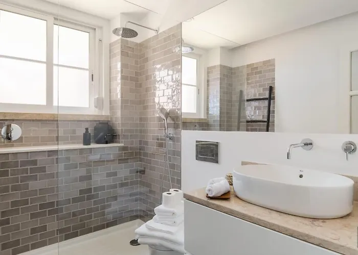 Daire Typical 2br In Campolide Lisboa