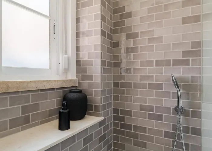 Typical 2br In Campolide *